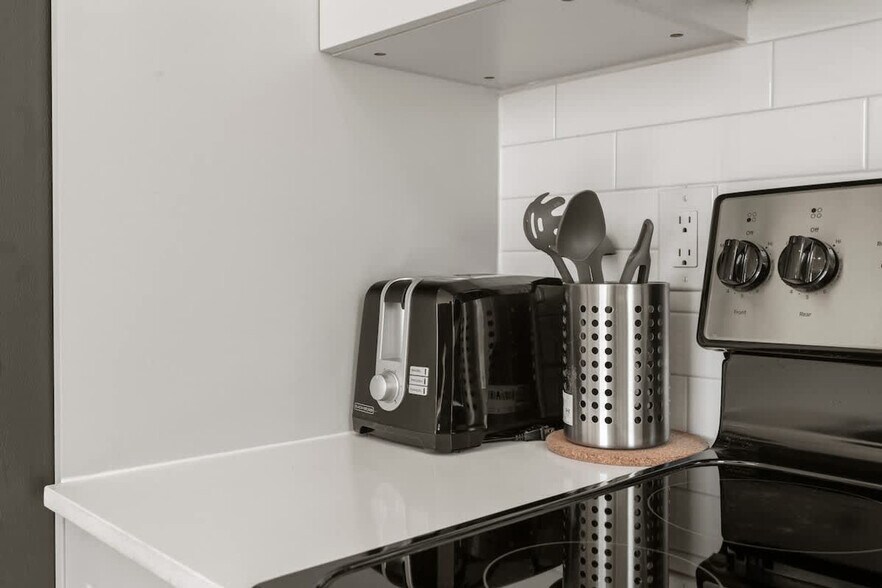 Building Photo - 901 Canal St