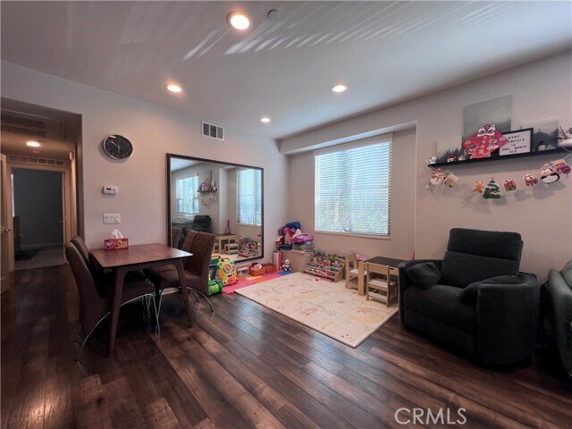 Building Photo - 136 Neptune