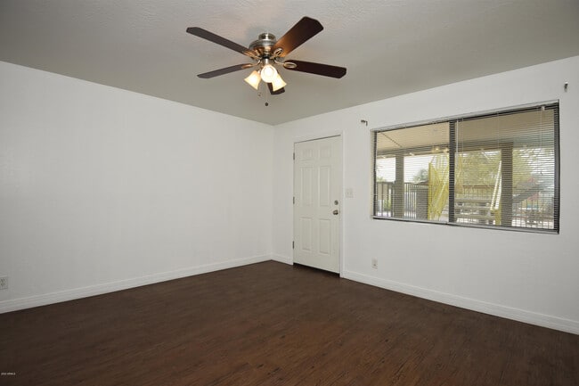 Building Photo - 502 E Mariposa St