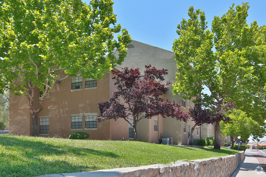 Primary Photo - La Mesa Apartments