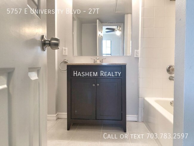 Building Photo - Charming 2-Bedroom, 2.5-Bathroom Condo in ...