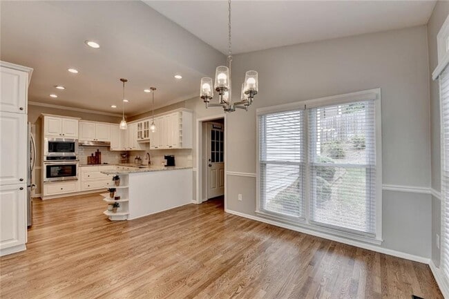 Building Photo - 10665 Wren Ridge Rd