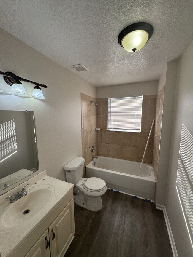 Building Photo - "Spacious 4-Bedroom Home with 2 Full Baths...