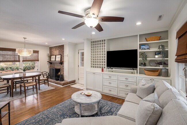 Building Photo - 826 Symmes Dr