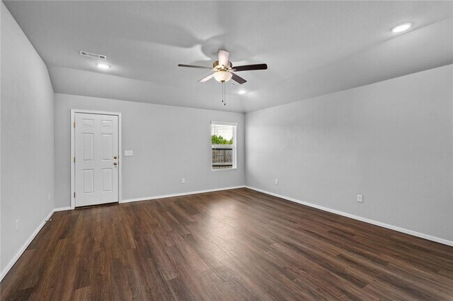 Building Photo - 988 E Bunting St