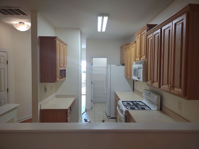 Building Photo - Lovely 2 Bedroom House | Great Location!