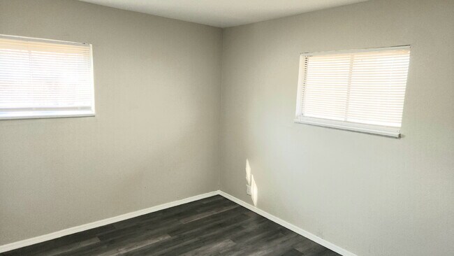 Building Photo - 248 Perthshire Rd