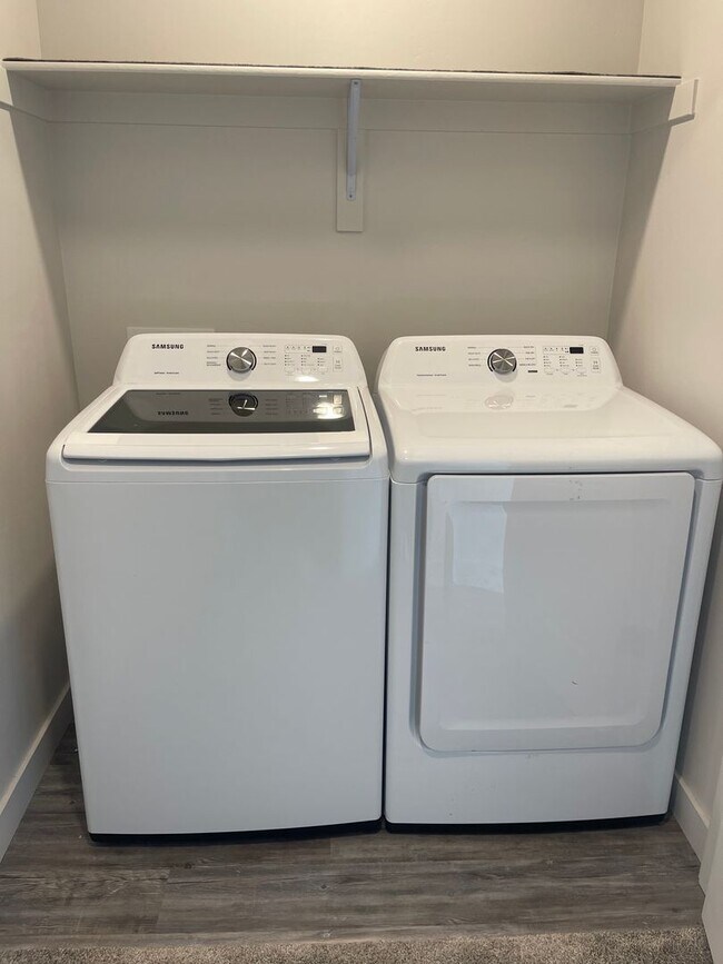 Building Photo - Beautiful Saratoga Springs Townhome for rent!