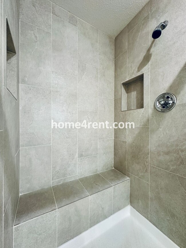 Building Photo - Beautiful Overland Park Home in Blue Valle...