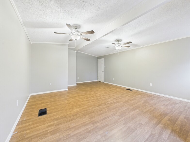 Building Photo - 107 Guillot Rd