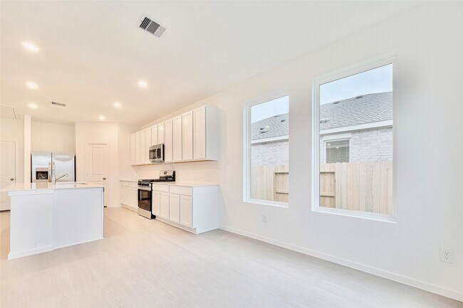 Building Photo - 6822 Yellow Jessamine Ln