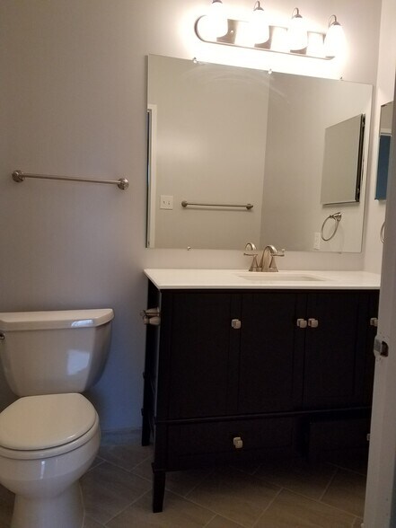 Building Photo - 2452 Ridgehampton Ct