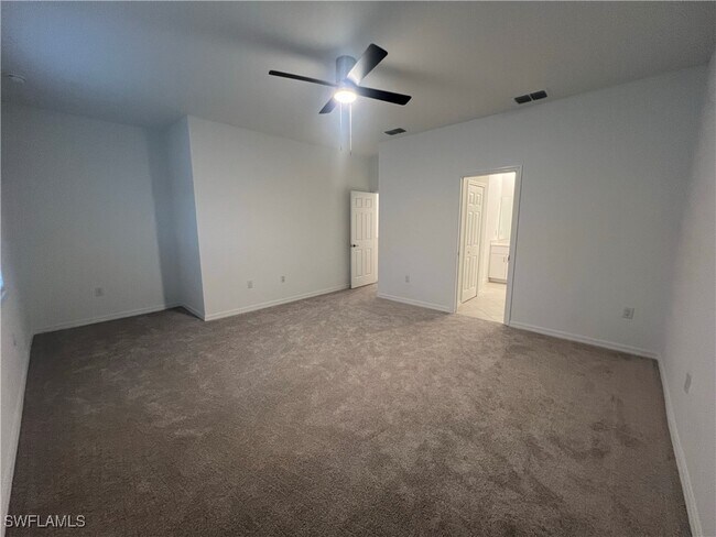 Building Photo - 2827 Blossom Wy