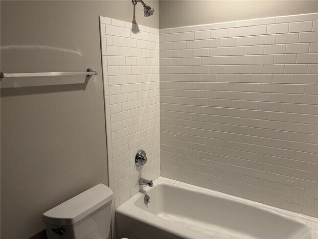 Building Photo - 620 Glen Iris Dr NE