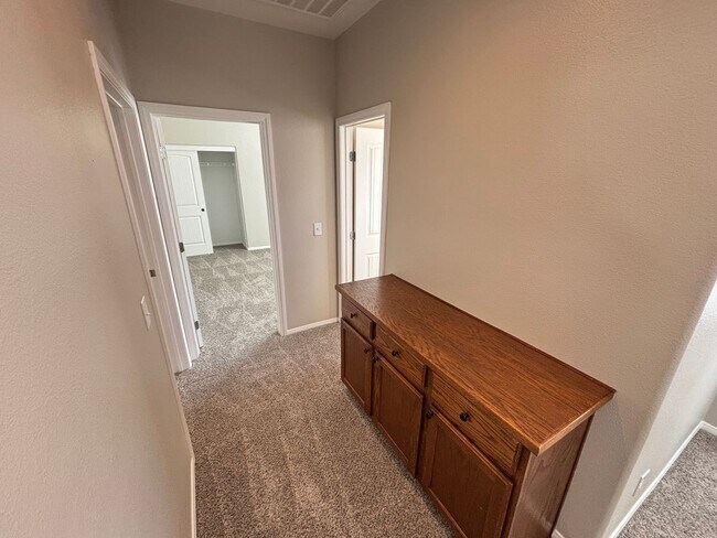 Building Photo - Gorgeous 3Bed/2.5Bath/2Car, 2-Story Home located in Loretta Bay