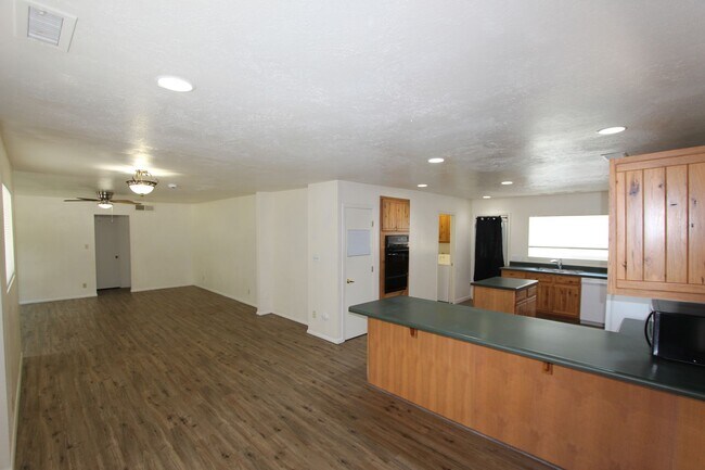 Building Photo - 3409 Pima Dr