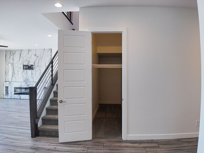 Building Photo - Exquisite Luxury Rental in Prestigious Gated Tule Springs Community