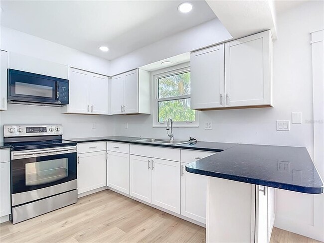 Building Photo - 7341 Hart St