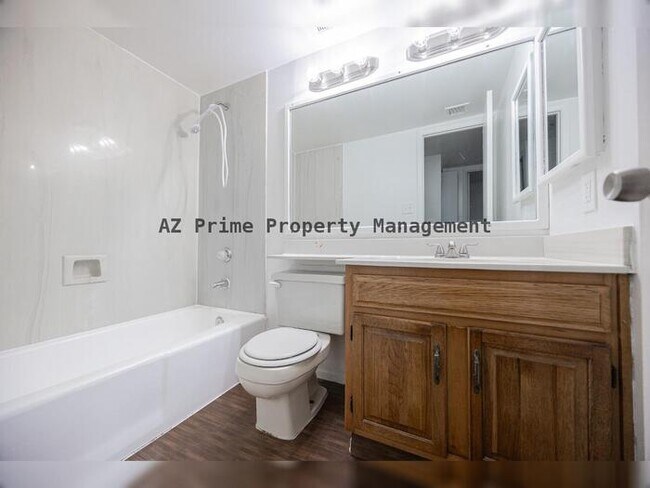 Building Photo - 8445 N 34th Ave