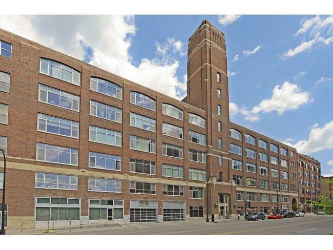 Building Photo - 700 N Washington Ave