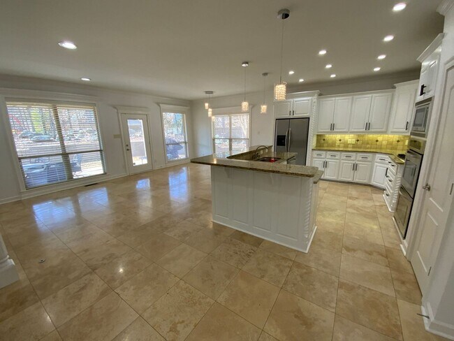 Building Photo - 123 Courts Ln