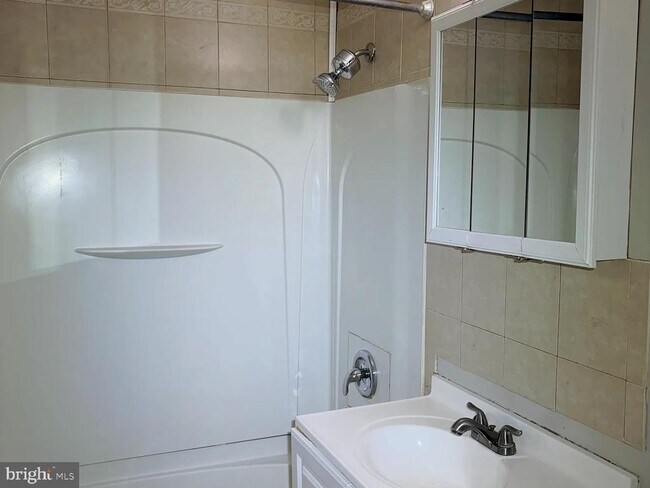 Building Photo - 265 College Dr