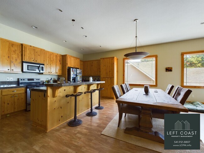 Building Photo - 798 SE 37th Ct