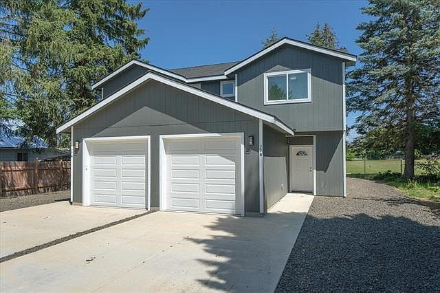 Building Photo - "Spacious 3-Bedroom Duplex Retreat on Park...