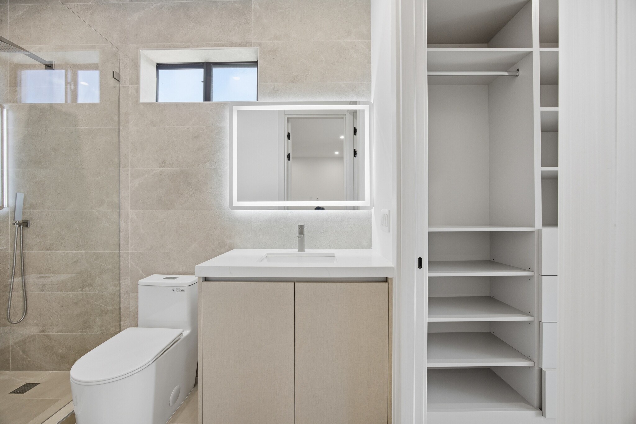 Building Photo - 1319 NE 13th Ave