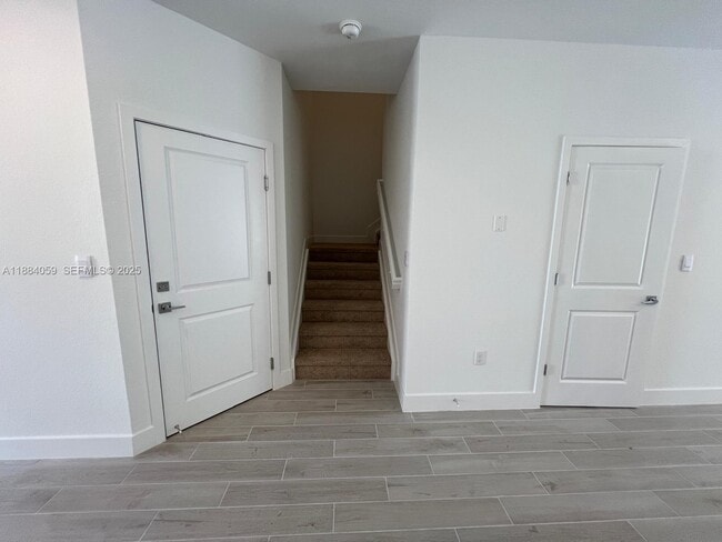 Building Photo - 109 SW 170th Ave