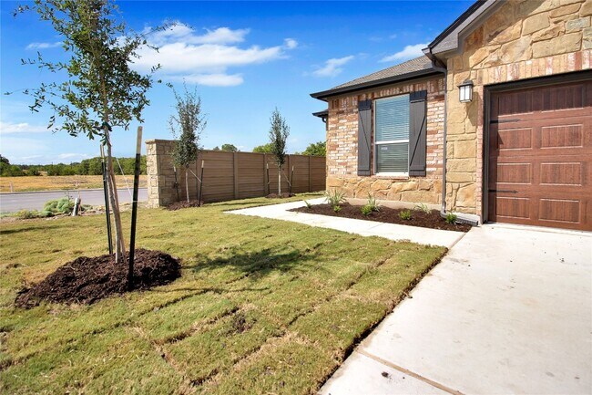 Building Photo - 101 Unforgiven Ln