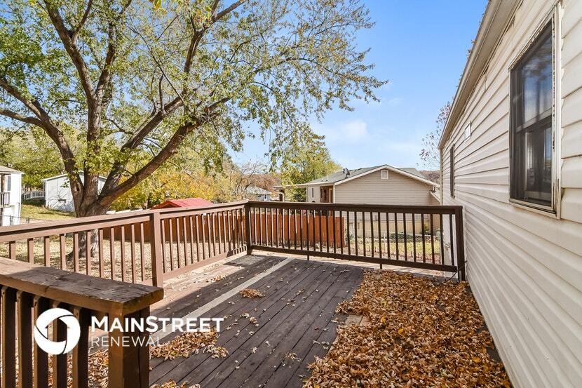 Building Photo - 1004 NE Westwind Ct