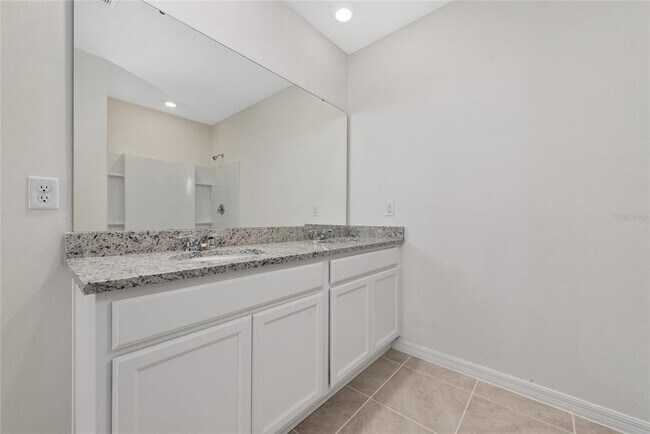 Building Photo - 804 Silver Palm Dr