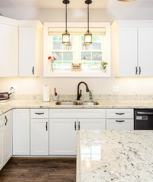 Building Photo - 3 Bedroom Home in Goode