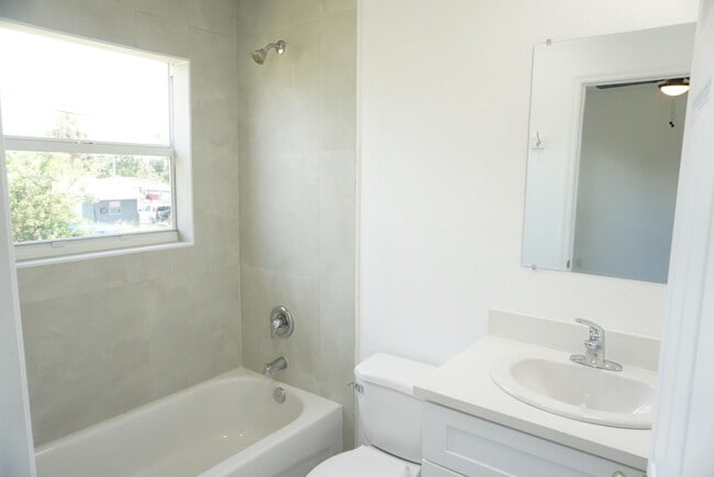 Building Photo - 1181 W 28th St