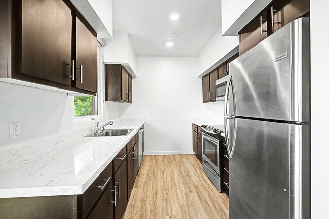Building Photo - Creekside Apartments