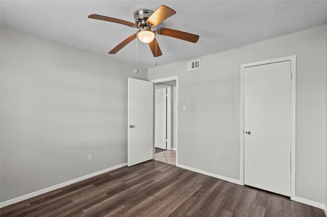 Building Photo - 2202 16th Ave N