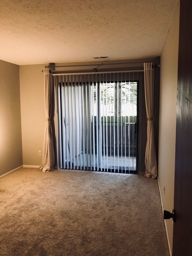 Building Photo - 2283 Hedgerow Road