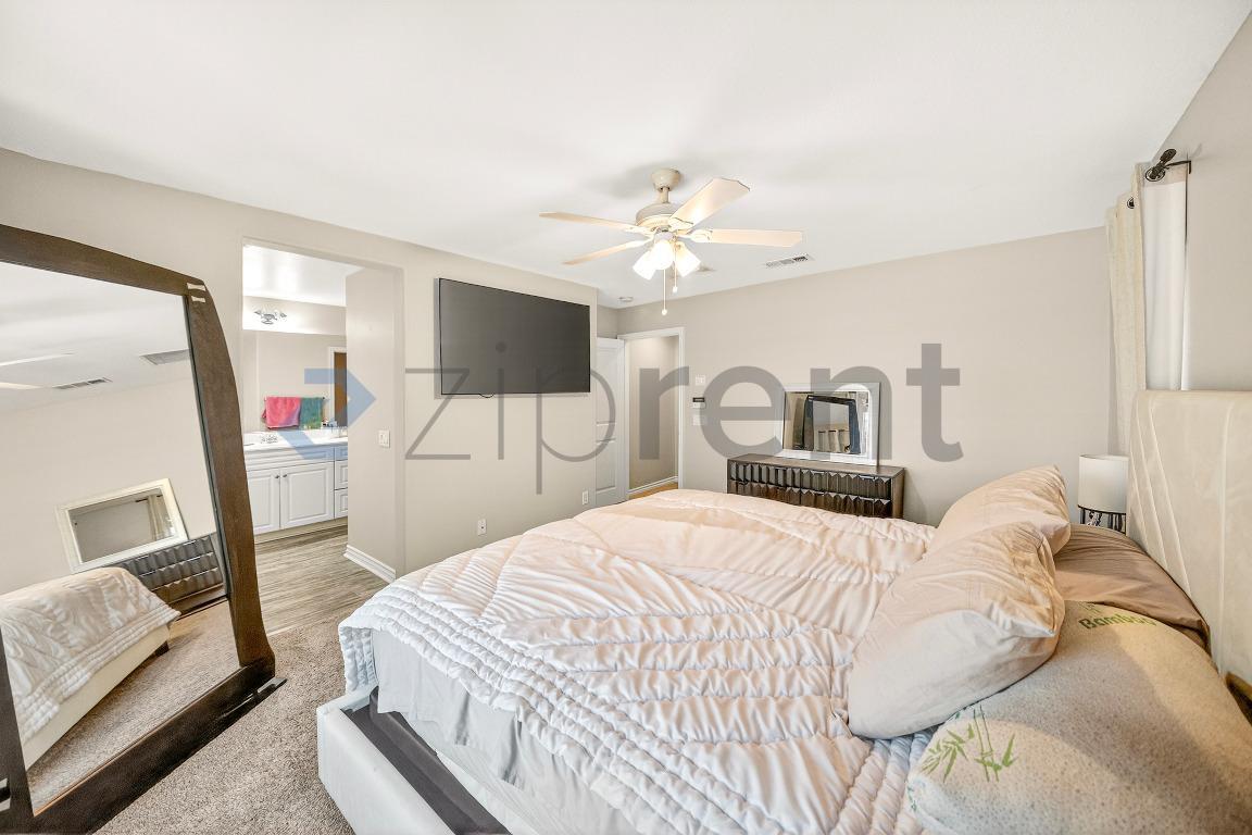 Building Photo - Unit