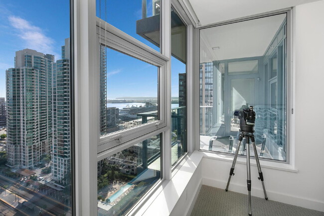 Building Photo - "Stunning 2-Bed, 2-Bath Urban Retreat with 1161 Sq Ft of Comfort in Downtown San Diego!"