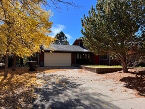 Building Photo - Partially Furnished Move In Ready Gorgeous Home In The Country Club