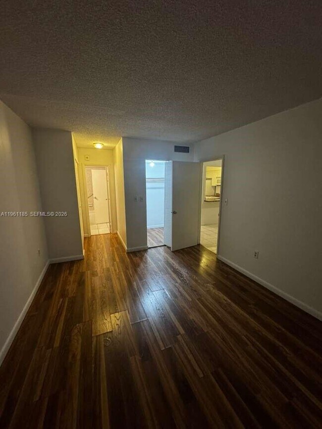 Building Photo - 16465 NE 22nd Ave