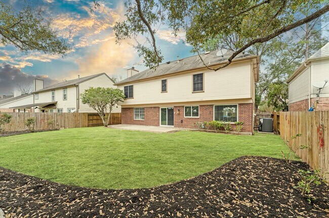 Building Photo - 630 Hawthorn Pl