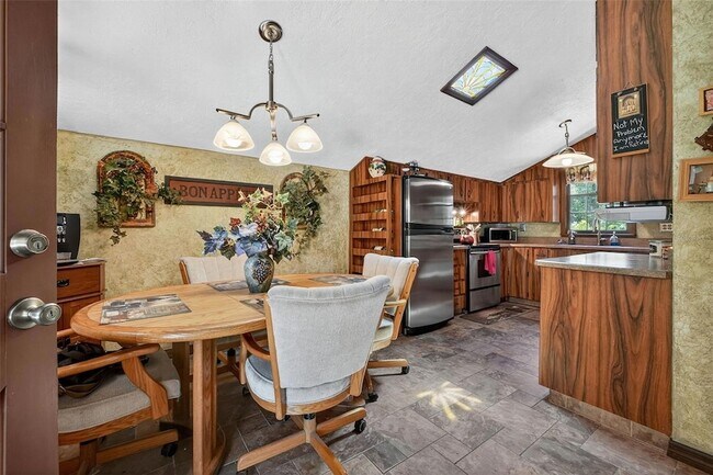 Building Photo - 1517 Manor Way