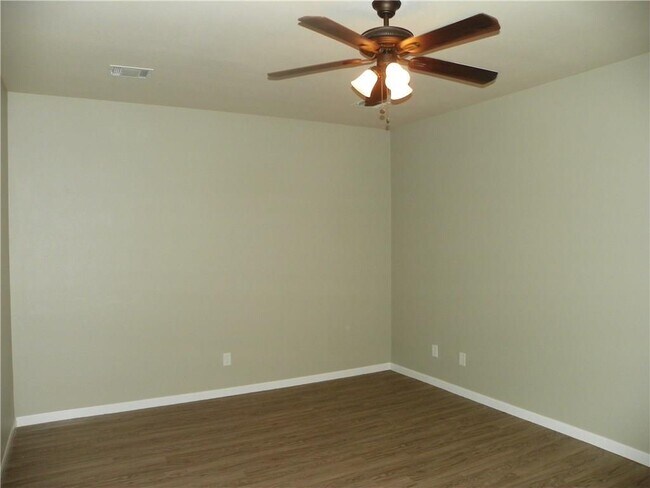 Building Photo - 135 Marvin Cove