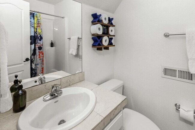 Building Photo - 1802 NW Mustang Ave