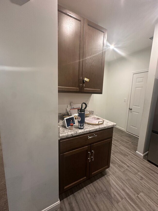 Building Photo - Available NOW - 5 bedroom, 3 full bathroom house - $3,300/month