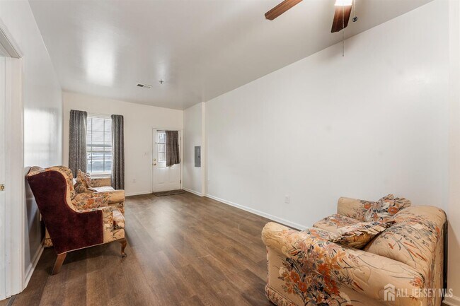 Building Photo - 128 Remsen Ave