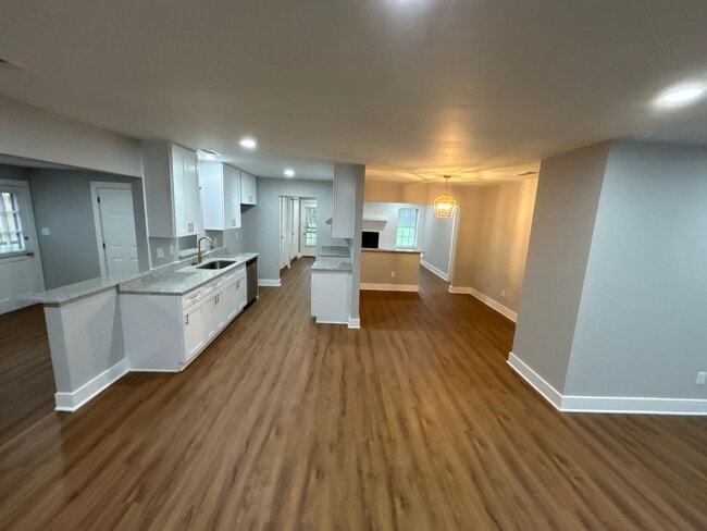 Building Photo - 1326 Whitewater Rd