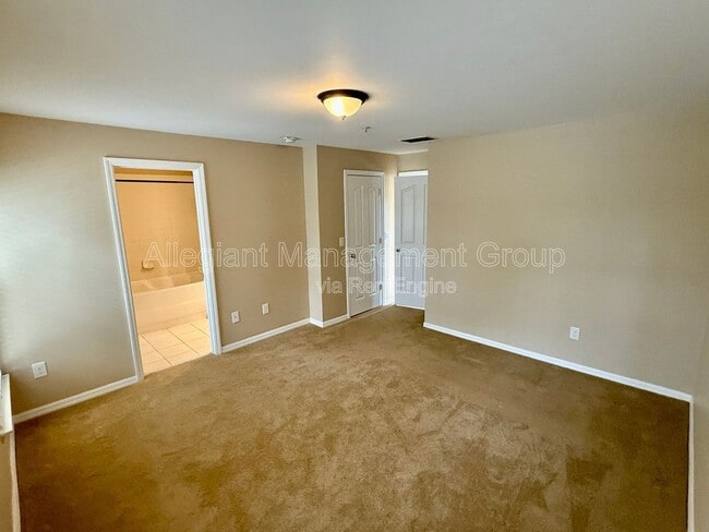 Building Photo - 1048 Waterside Dr